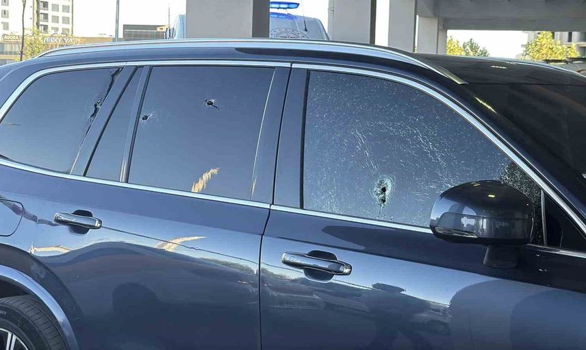 Diyarbakır'da trafik ışığında otomobile silahlı saldırı: 2 kişi yaralandı