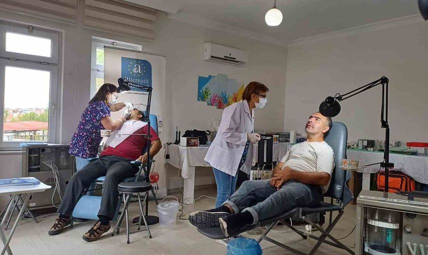 Ayvalık'ta engelli bireylere özel diş tedavisi hizmeti sağlandı
