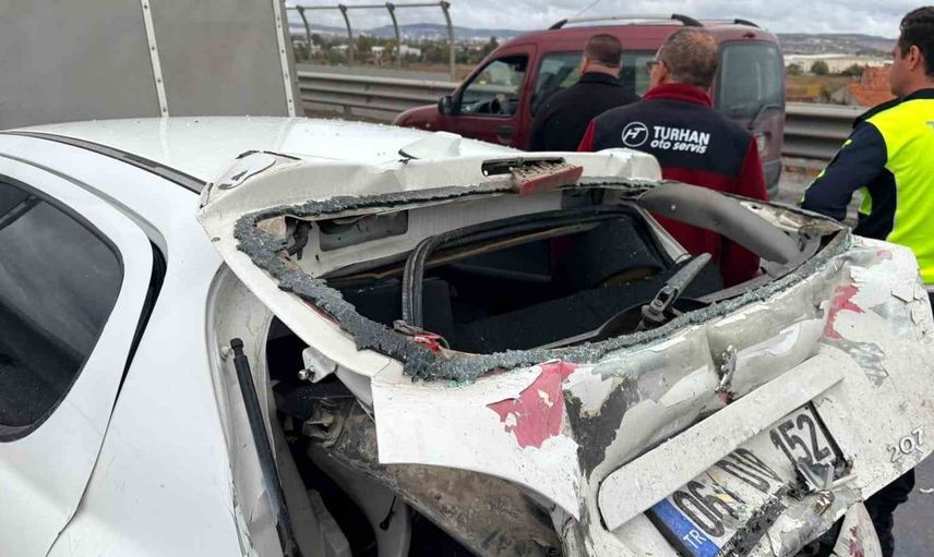 Kütahya'da zincirleme kaza: Sürücü itfaiye tarafından kurtarıldı