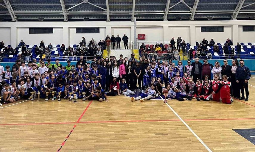 Cumhuriyet coşkusu basketbol sahalarını sardı