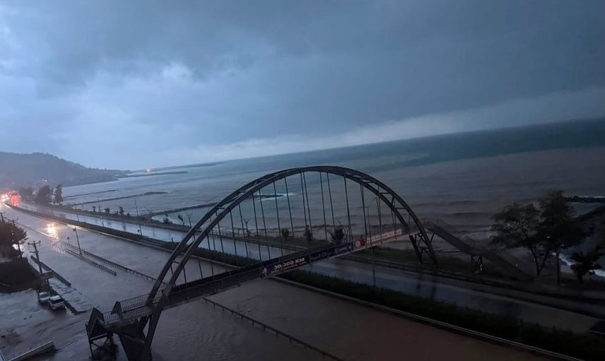 Giresun'da sağanak yağmur sonrası yollar sular altında kaldı