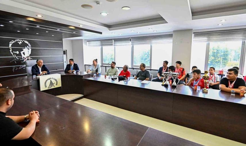 Başkan Uysal, güreşçilerin yeni sezon hedeflerini değerlendirdi