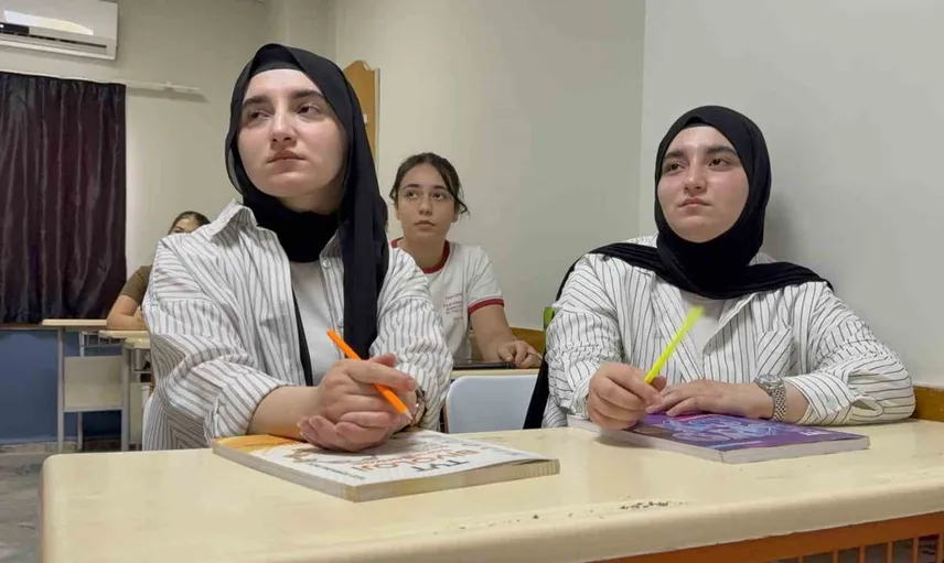 Şırnak'taki ikiz kardeşlerin tıp başarısı: Aynı üniversitede eğitim hayalini gerçekleştirdiler