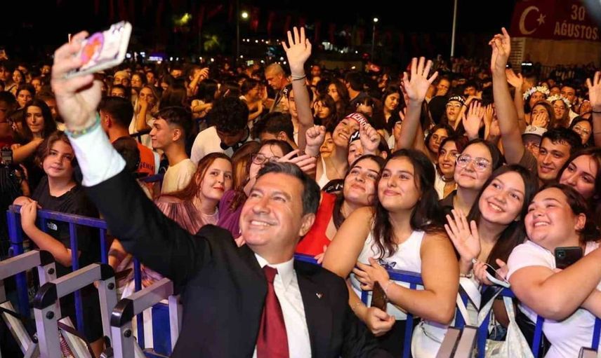 Başkan Aras, cumhuriyetin 103. yılını coşkuyla kutladı