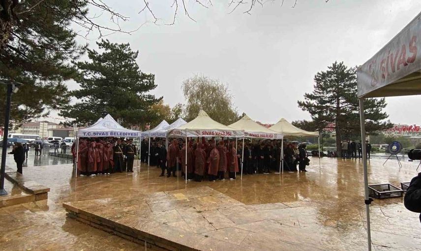 Sivas’ta Cumhuriyet Bayramı töreni yağmur altında gerçekleştirildi