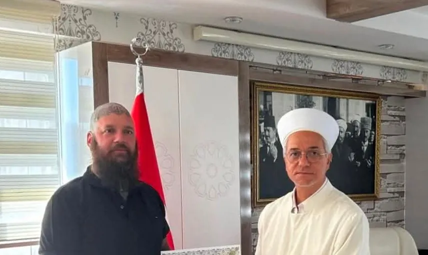 Kur'an-ı Kerim'in etkisiyle Macar turist, Manavgat'ta Müslüman oldu