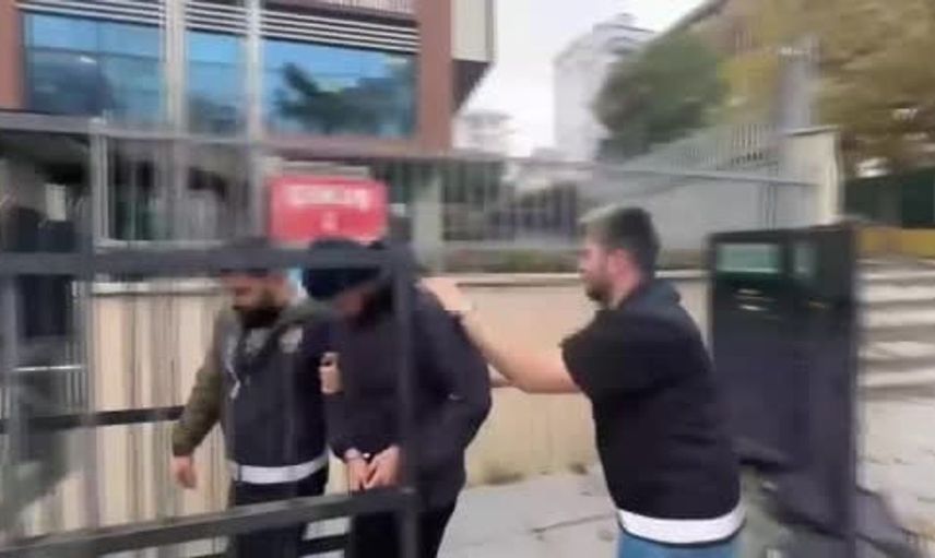 Bostancı'da otobüste biber gazı kullanarak yolcularla tartışan şüpheli yakalandı