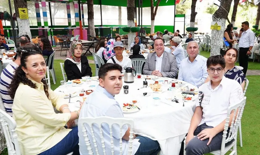 Manisa'da MABEM öğrencilerinin LGS başarısı coşkuyla kutlandı