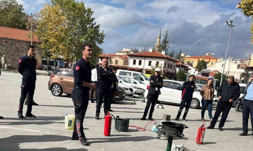 Isparta Valiliği'nde acil durumlara karşı yangın tatbikatı yapıldı