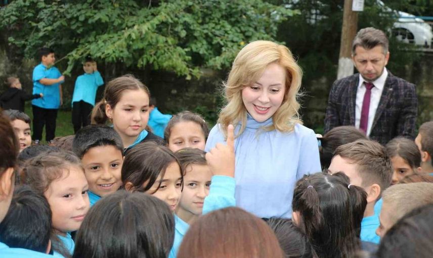 Gökçebey kaymakamı, eğitim faaliyetlerini yerinde görmek için Atatürk ilkokulu'nu ziyaret etti