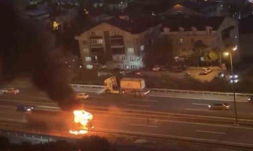 Kocaeli'de seyir halindeki tırda yangın paniği: Dumanlar gökyüzünü kapladı