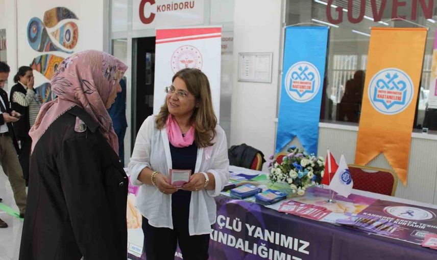 Meme kanseri farkındalık etkinliği: Erken tanı hayat kurtarıyor