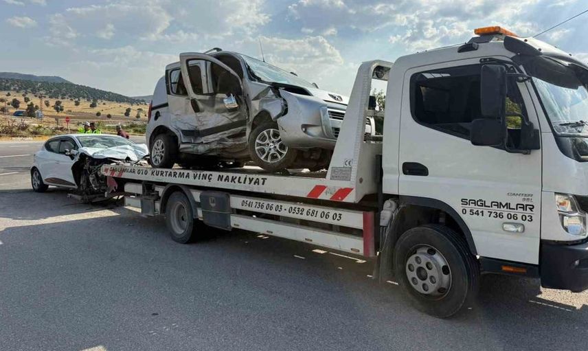 Afyonkarahisar'da meydana gelen trafik kazasında 5 kişi yaralandı