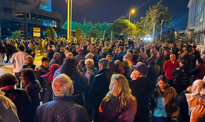 Yeni Partililer, Şeniz Doğan’a destek için adliye önünde toplandı