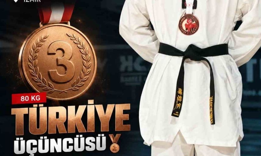Semih Karabacak, İzmir'de taekwondo şampiyonasında Türkiye üçüncüsü oldu