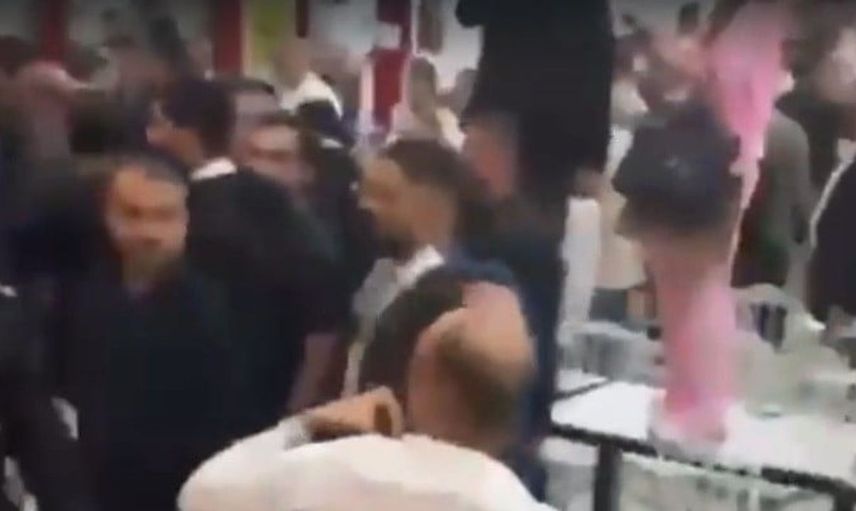 İzmir'de yeni parti ön seçiminde kavga: Aday destekçileri karşı karşıya geldi