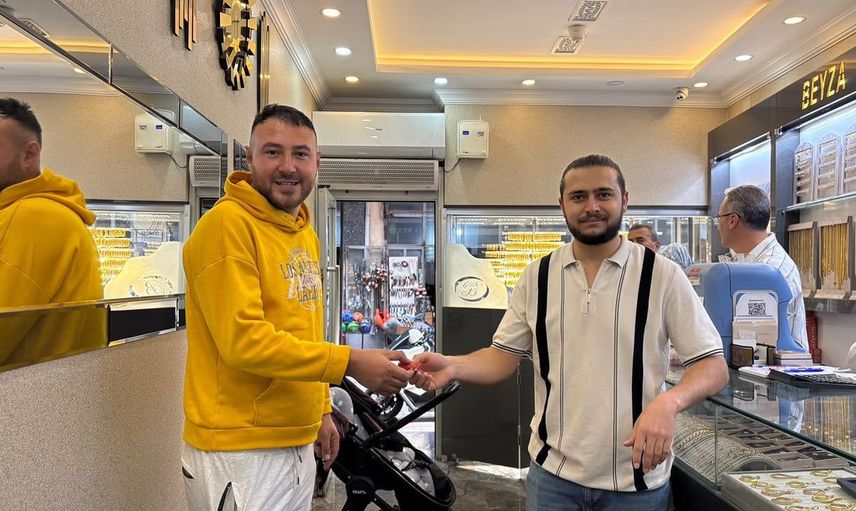 Kula'da esnaf dayanışması: Kaybolan altın sahibine ulaştı