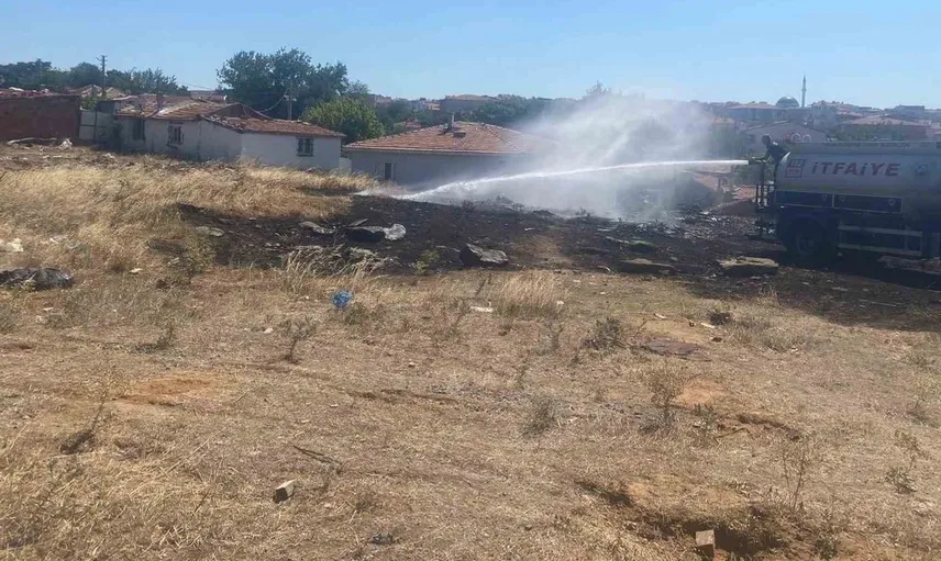 Keşan'da art arda çıkan yangınlarda itfaiye hızlıca müdahale etti