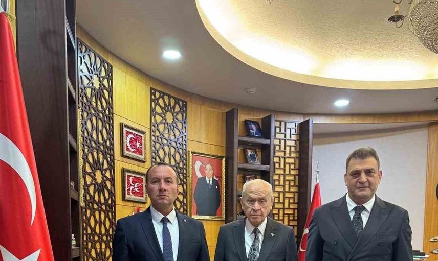 MHP Bursa'da yeni başkan Mehmet Emin Özcanbaz, kongrede bayrağı devralıyor