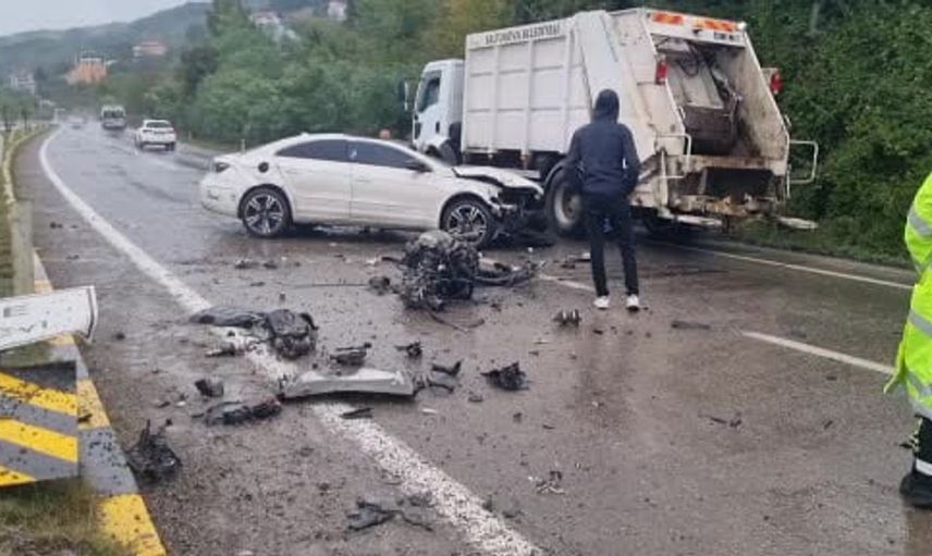 Kontrolden çıkan otomobil bariyerlere çarptı: Sürücü hastaneye kaldırıldı
