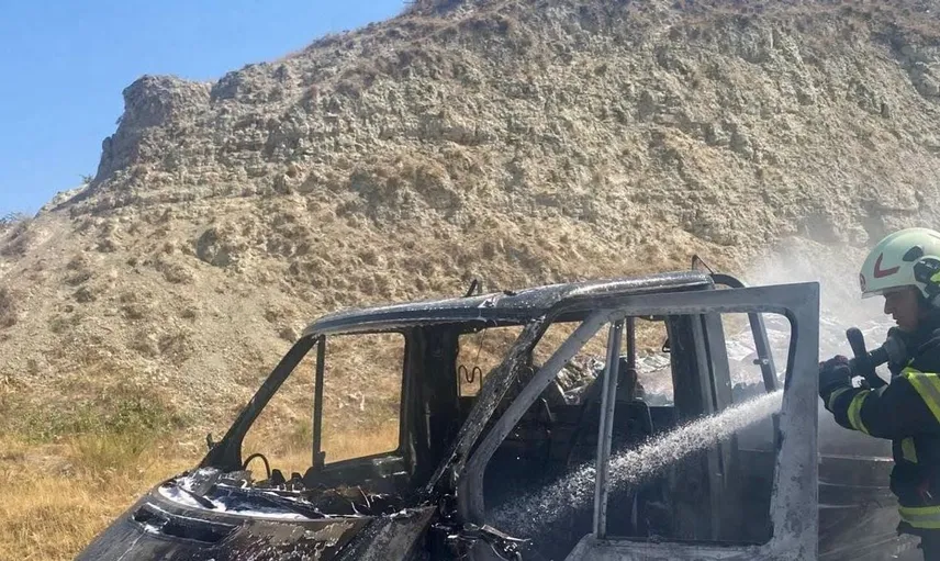 Denizli'de seyir halindeki kamyonet alev aldı: Sürücü son anda kurtuldu