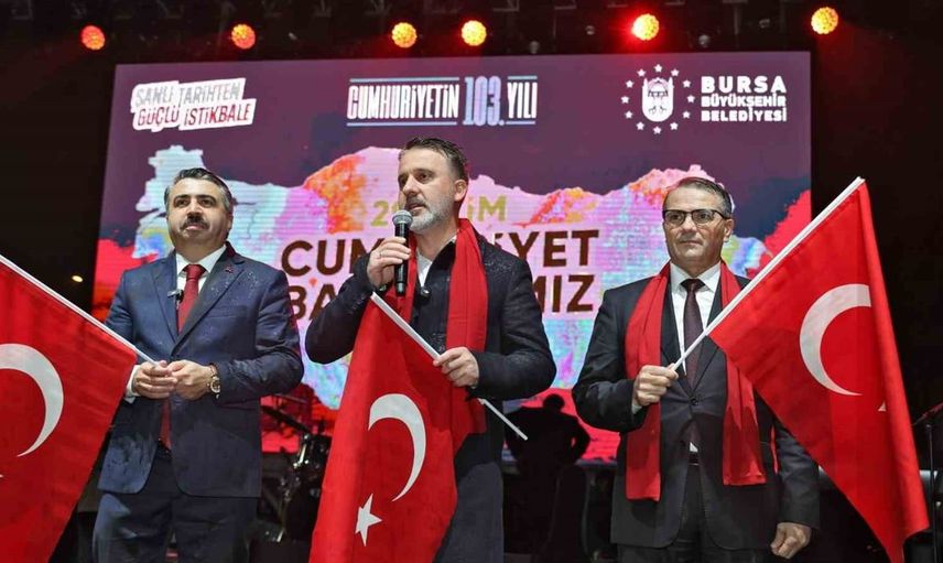 Yağmura inat coşkulu cumhuriyet kutlaması bursa’da gerçekleşti