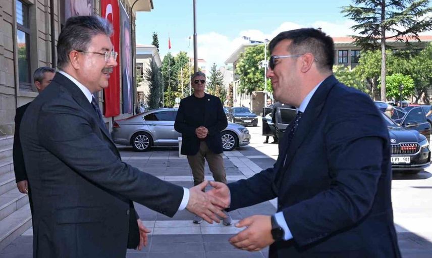 Adalet Bakan Yardımcısı Tuncay, Eskişehir'de valilik ziyareti gerçekleştirdi