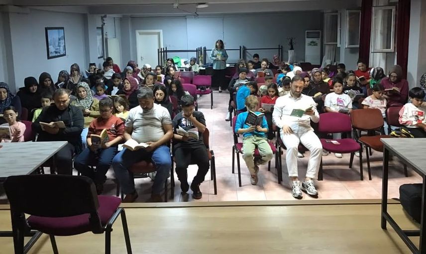 Kozan'da aileler ve çocuklar kitap okumak için ekranları kapattı