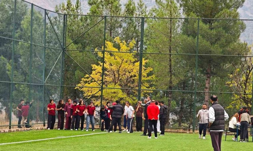 Sason'da Cumhuriyet Bayramı coşkusuyla atletizm yarışmaları yapıldı