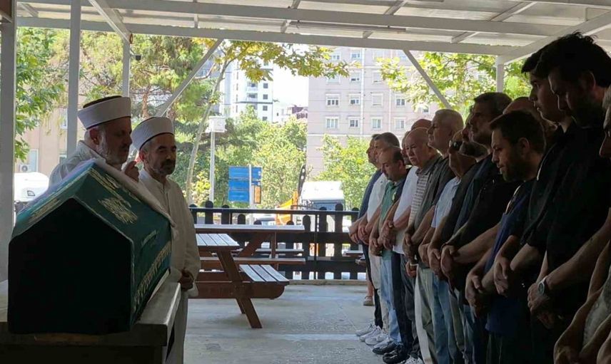Bostancı'da 5. kattan düşerek hayatını kaybeden genç kız son yolculuğuna uğurlandı