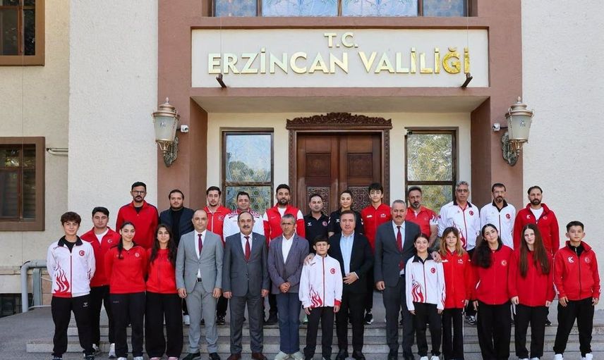 Erzincan'da Vali Aydoğdu, başarılı sporcuları onurlandırdı