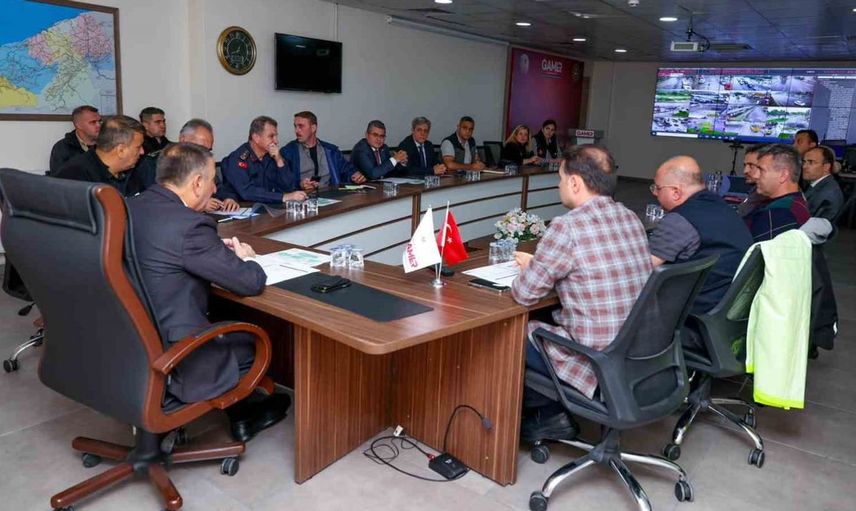 Zonguldak'ta yoğun yağışları valilikten an bean izliyorlar