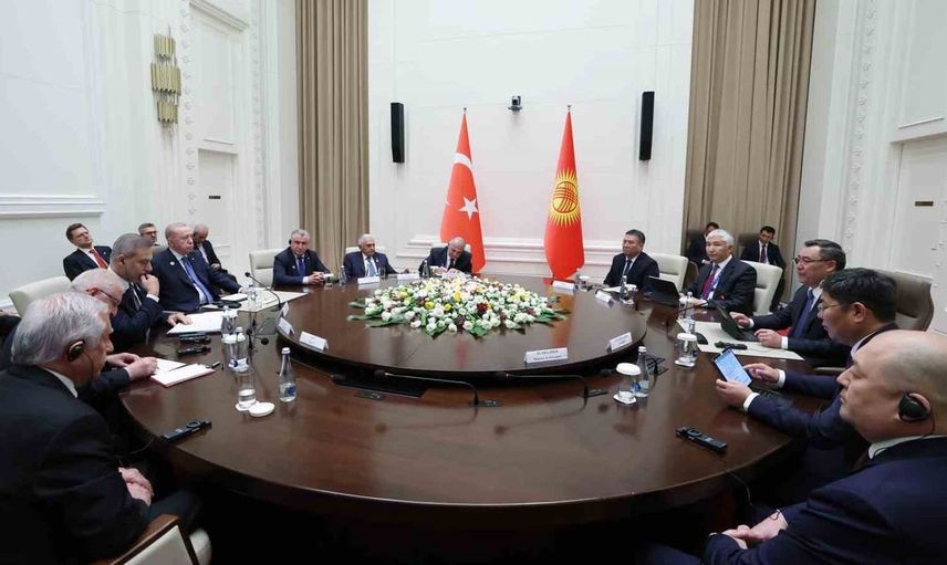 Erdoğan, Kırgızistan'da Caparov ile ikili temaslarda bulundu