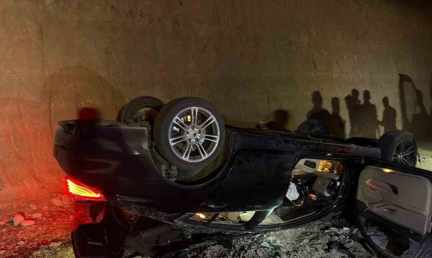 Cizre’de otomobil şarampole devrildi, sürücü ağır yaralandı