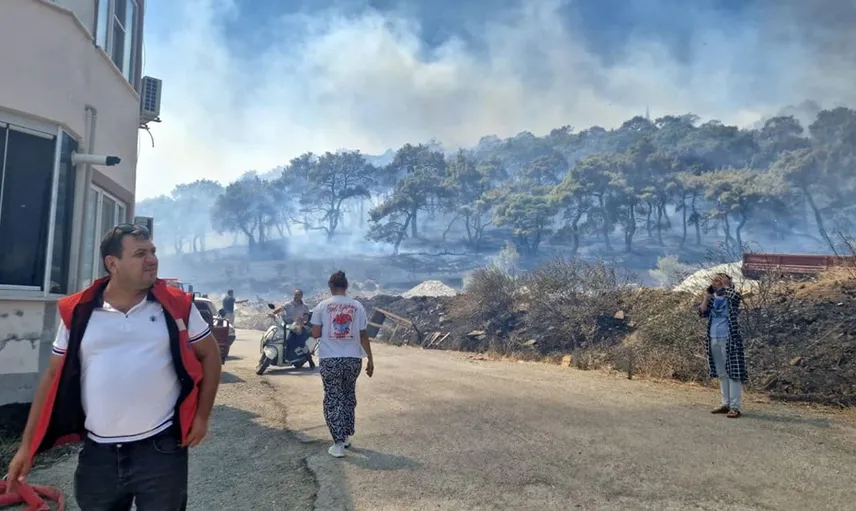 Kazdağları eteklerinde büyük yangın: Hava destekli müdahale devam ediyor