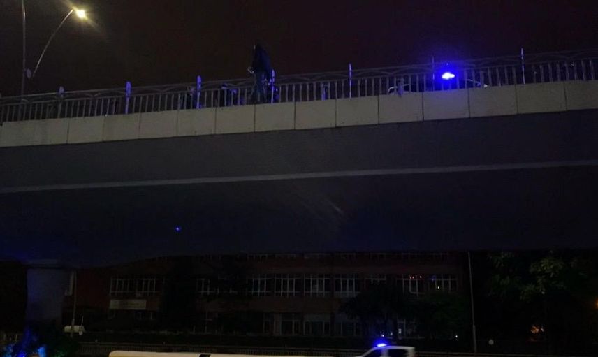 Köprüde intihar girişimi: polis ekipleri başarılı bir ikna çalışması yürüttü