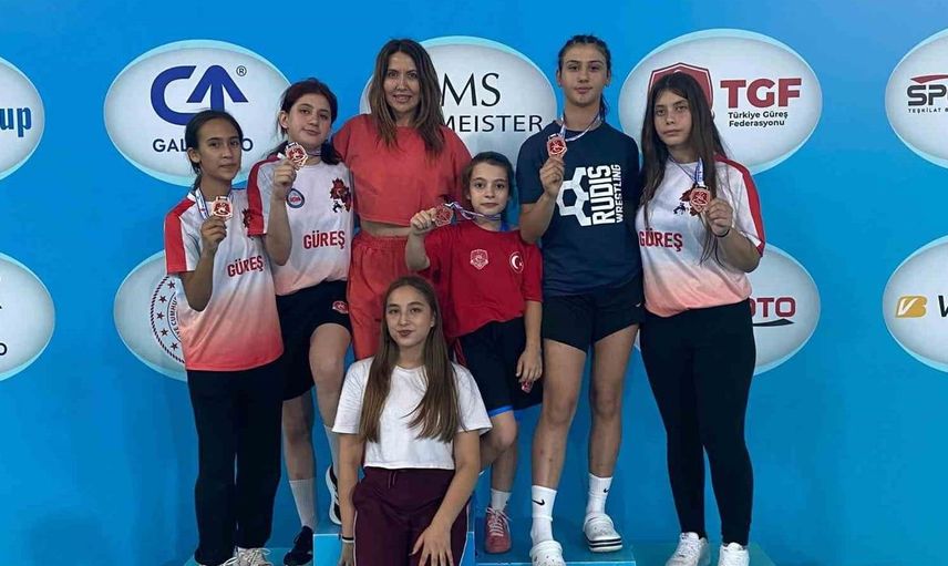 Köyceğizli güreşçiler Türkiye şampiyonasından 5 madalya ile döndü