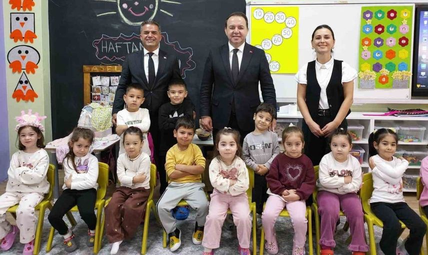 Zonguldak'ta bayrak töreninde öğrencilerle buluştu: İl milli eğitim müdürü keskin projenin önemini vurguladı