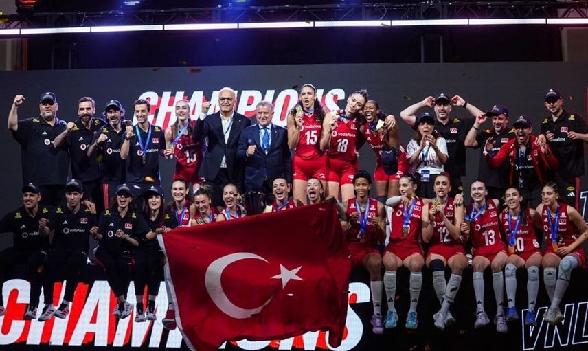 Bakan Bak'tan Milletler Ligi şampiyonu Filenin Sultanları’na tebrik