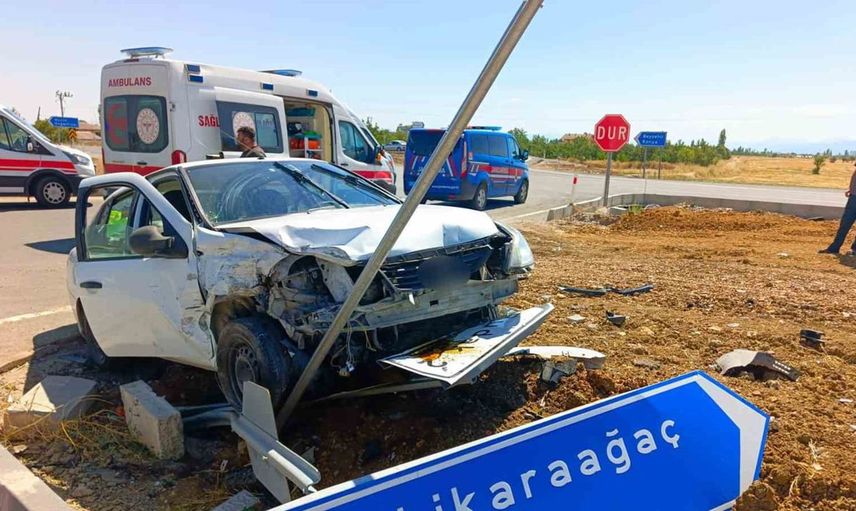 Kavşakta meydana gelen kazada 7 kişi yaralandı