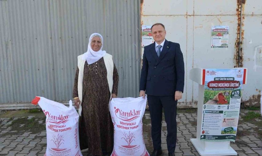Bulanık'ta 50 çiftçiye kırmızı mercimek tohumu desteği sağlandı