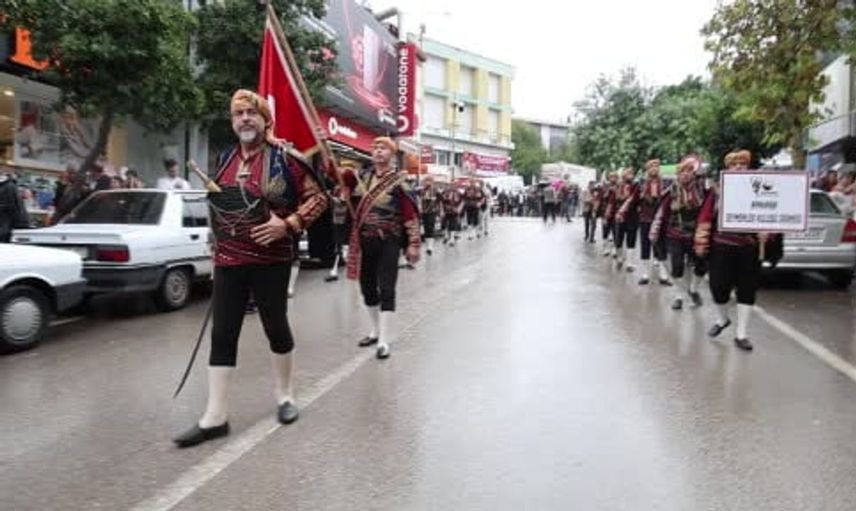 Kozan'da 10. İsmet Atlı karakucak güreşleri geleneksel kortejle başladı