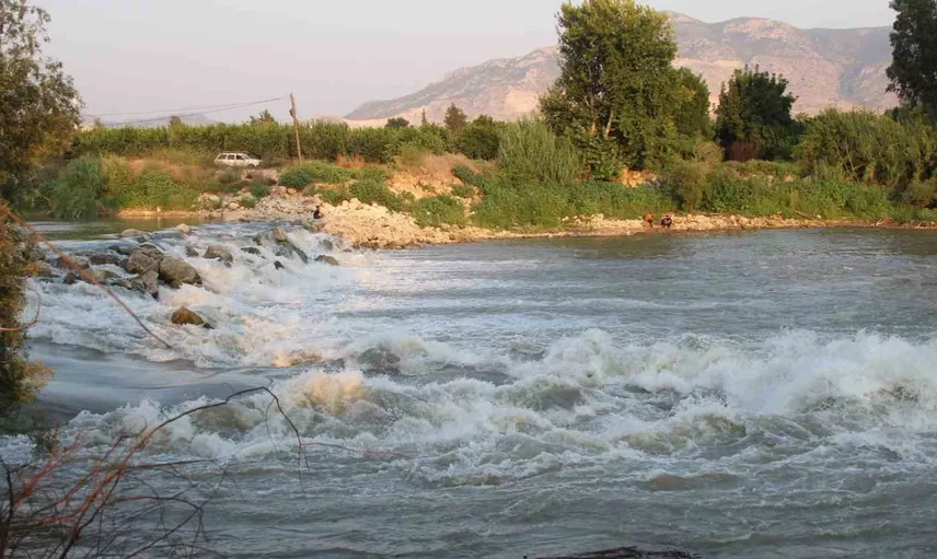 Ceyhan Nehri'nde kaybolan çocuklar için arama çalışmaları sürüyor