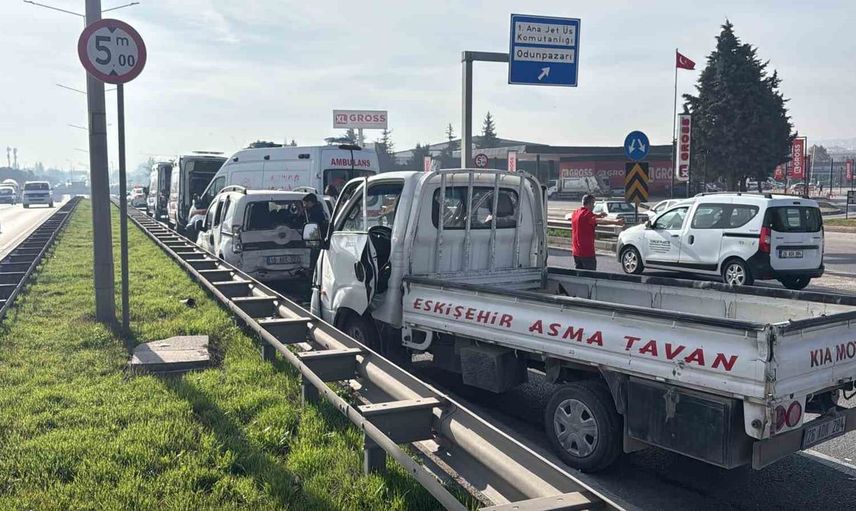 Eskişehir çevreyolunda iki araç çarpıştı: 7 kişi yaralandı