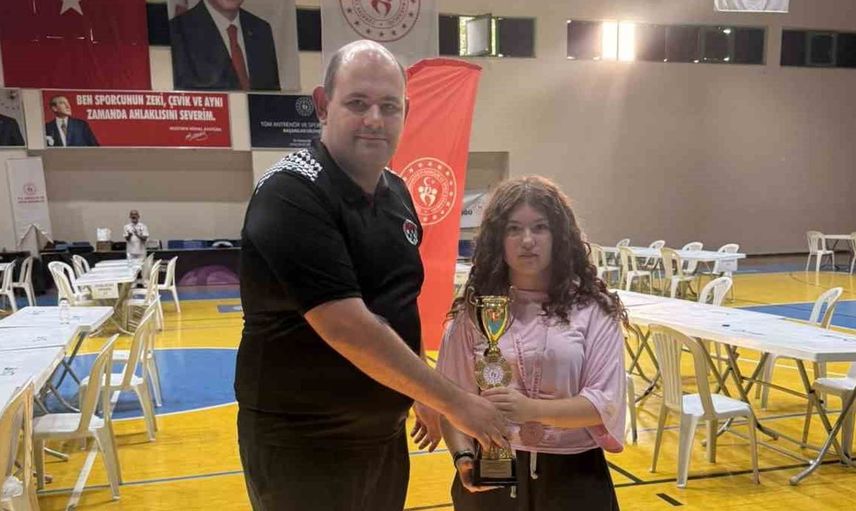 Burhaniye'de satranç tutkunları kıyasıya mücadele etti