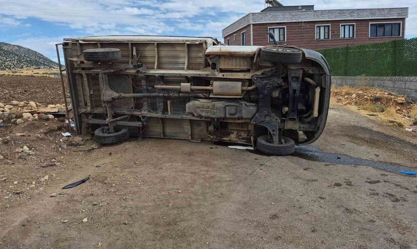 Gaziantep’te ticari araç ve kamyonet çarpıştı: 5 kişi yaralandı