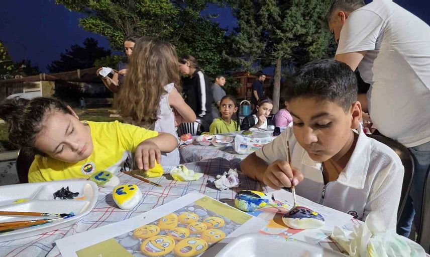 Taşlar minik ellerde sanata dönüştü