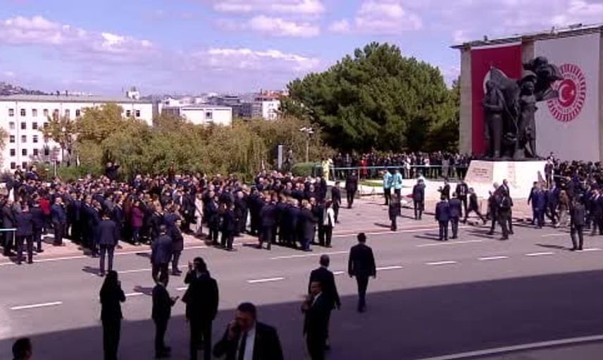 TBMM Başkanı Kurtulmuş, Atatürk Anıtı’na saygı duruşunda bulundu