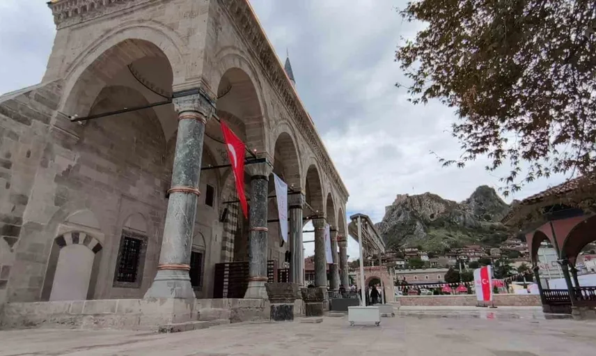 541 yıllık Gülbahar Hatun Camii, restorasyonun ardından yeniden ibadete açıldı