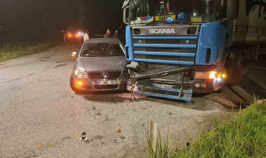 Zonguldak’ta tır ve otomobilin kavşaktaki çarpışmasında can kaybı yaşanmadı